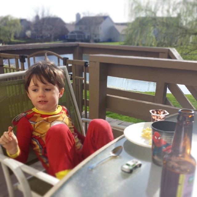 Max takes his dinner al fresco this evening.