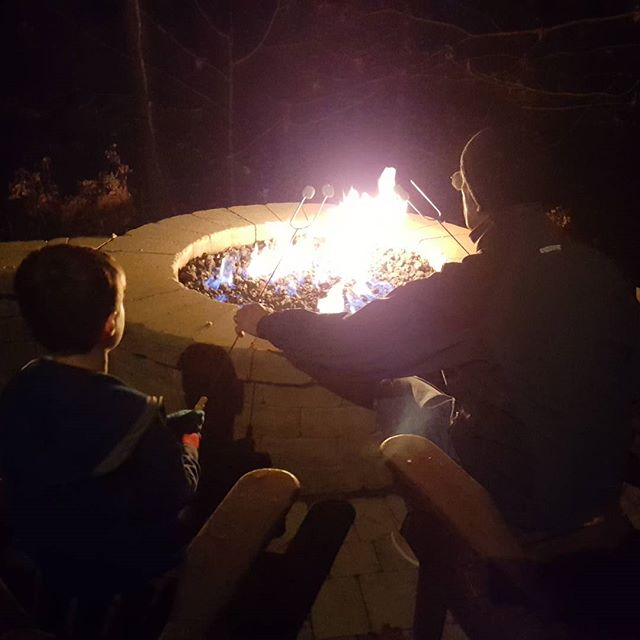 Roasting marshmallows with @mamaloon & @olewalleye